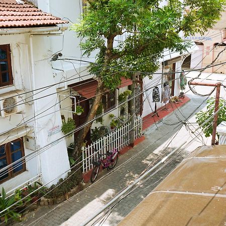 Mother Tree Inn Kochi Bagian luar foto