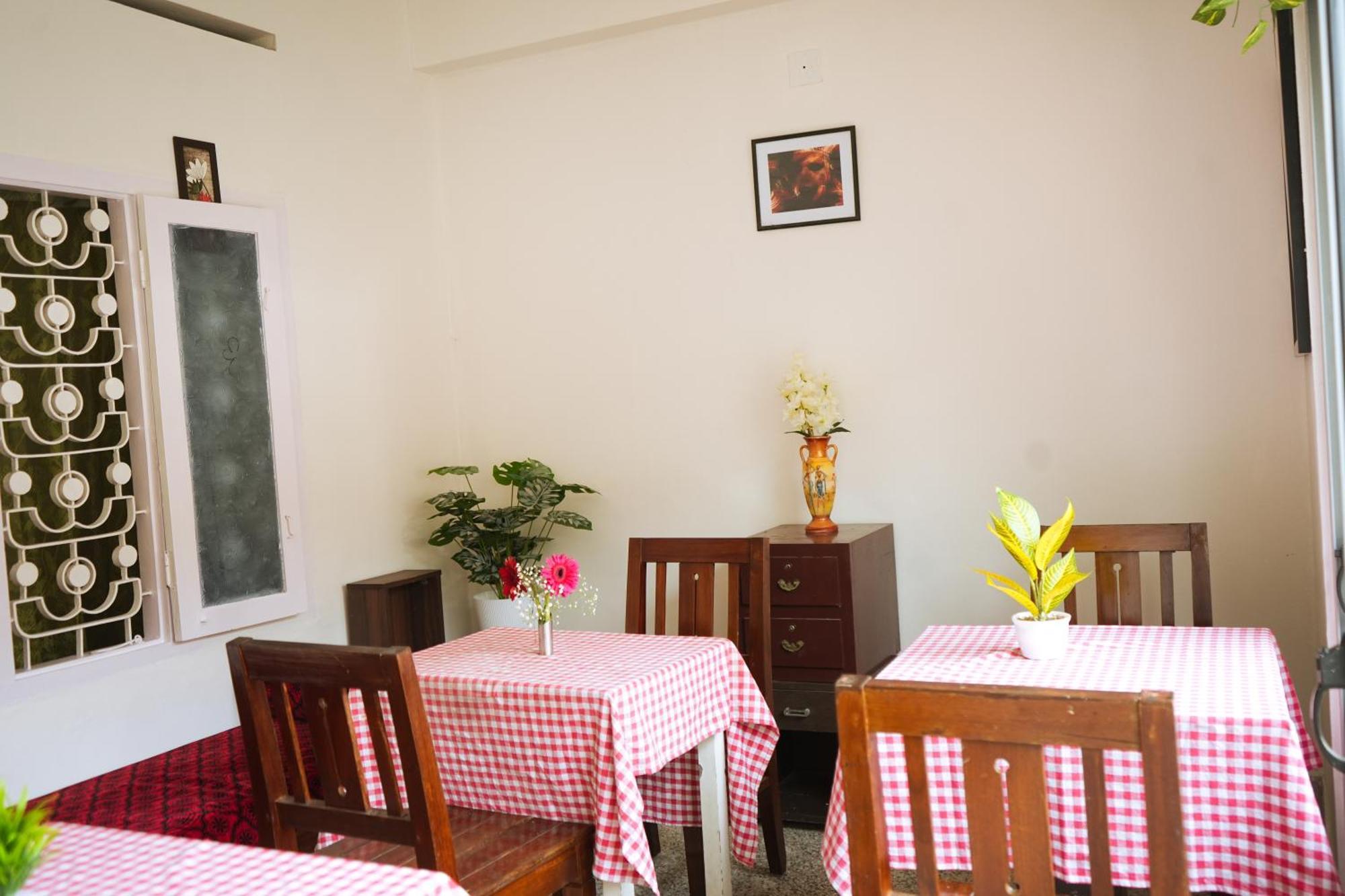 Mother Tree Inn Kochi Bagian luar foto